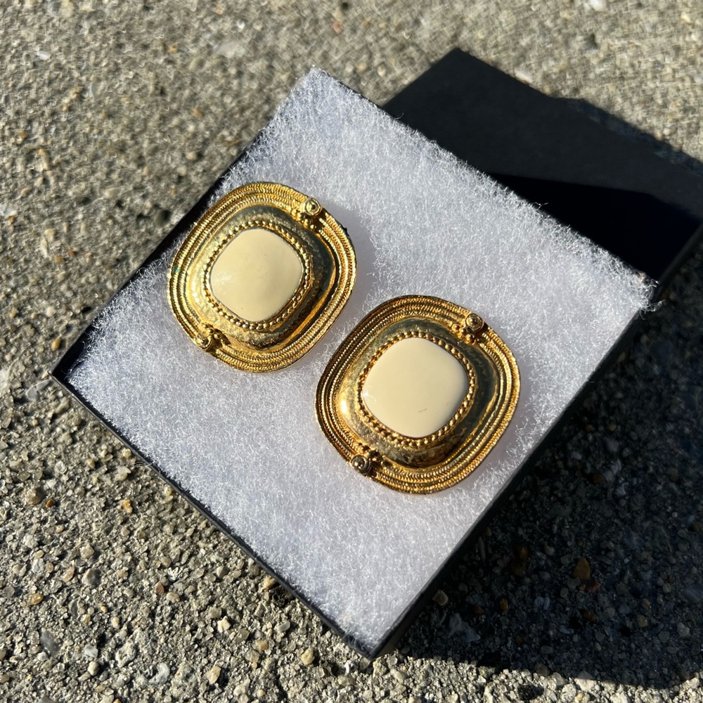 Vintage Cabochon Gold Earrings er2